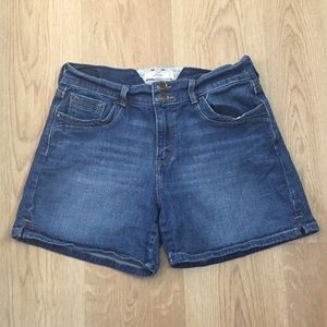 EUC Levi’s Blue Denim Jeans Shorts, Size 6